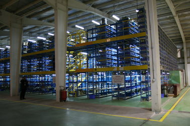 Planchers de mezzanine industriels à plusieurs niveaux de plancher en acier bleus/jaune avec la taille de 7.5m