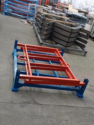 Cages de palettes pliables lourdes à l'entrepôt économisant de l'espace bleu et orange