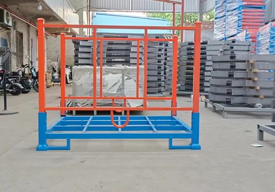 Cages de palettes pliables lourdes à l'entrepôt économisant de l'espace bleu et orange